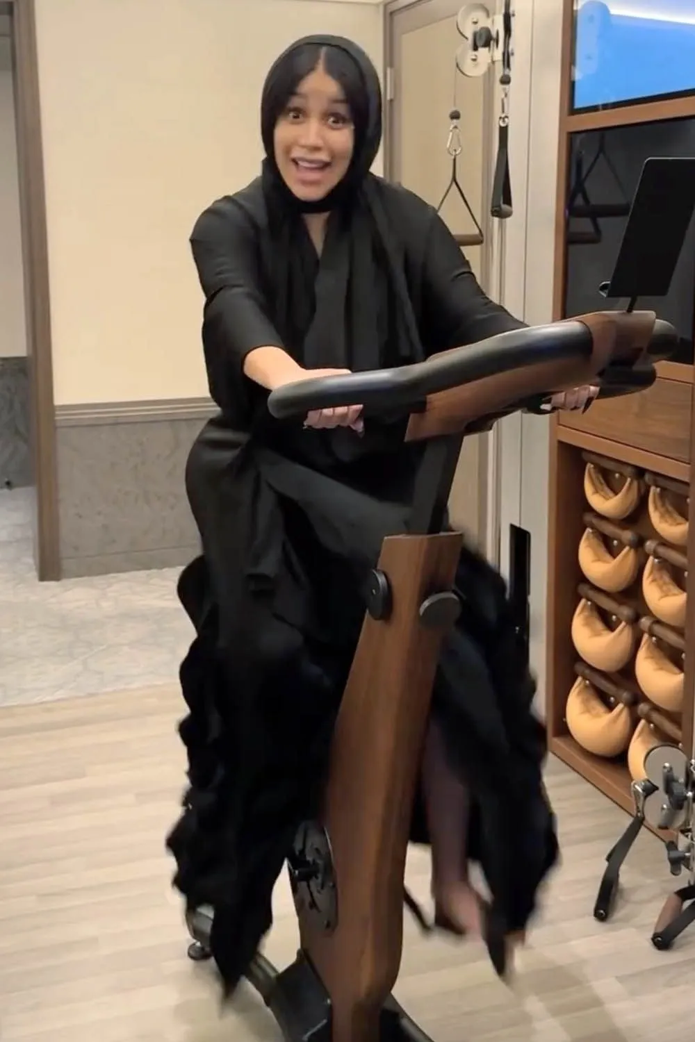 Cardi-B-hijab-workout-02-121525-72070ef164cd4f279cfd982545a8eb2f