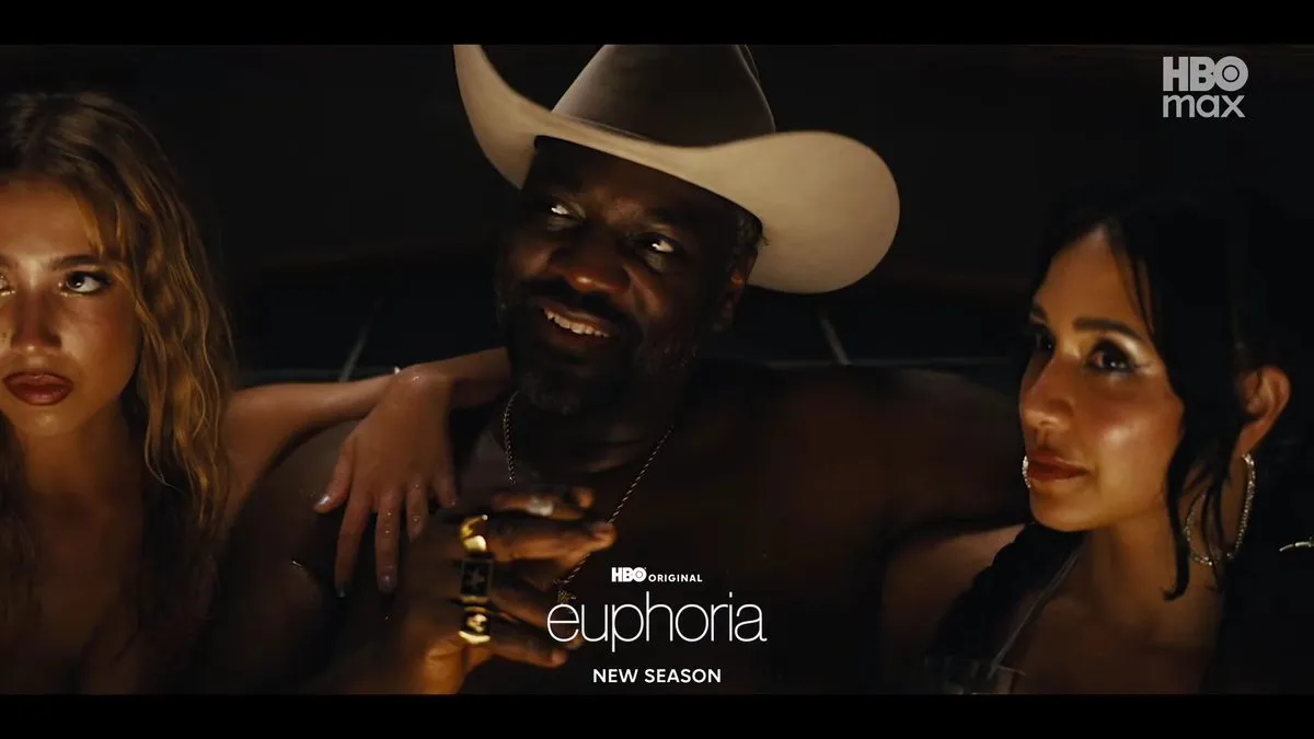 Les nouvelles images de la saison 3 de "EUPHORIA" avec Zendaya (Rue), Maude  Apatow (Lexi) et le nouveau visage... Adewale Akinnuoye-Agbaje !
